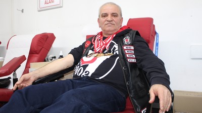 462'nci defa kan bağışında bulunan 63 yaşındaki Şahin bugüne kadar toplam 182 litre kan verdi