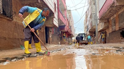Şanlıurfa'da meydana gelen sel felaketinin ardından mahalleleri çamur bastı! Temizlik çalışmaları devam ediyor