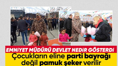 HDP'nin nevruz kutlamasında Emniyet Müdürü Salavat Mete Pınar'dan çocuklara pamuk şeker ikramı