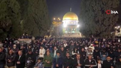 Mescid-i Aksa'da binlerce kişi ilk teravih namazını kıldı