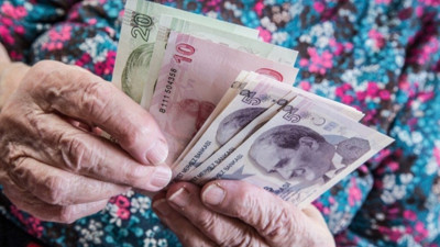 En düşük emekli maaşı ve geçici işçilere kadro düzenlemesini içeren teklif TBMM'de