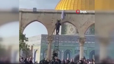 İsrail güçleri, işgal altındaki Doğu Kudüs'te bulunan Mescid-i Aksa'ya cuma namazının ardından baskın düzenledi