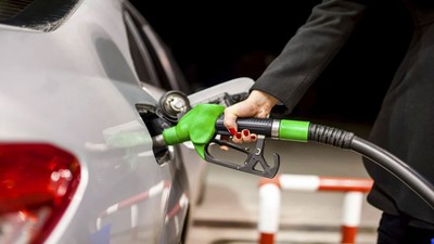 Benzine indirim geliyor! Depoları doldurmak için biraz bekleyin... Benzinin litresi 20 TL'nin altına düşecek