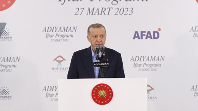Cumhurbaşkanı Erdoğan Adıyaman'da depremzedelerle iftar programında konuştu: Gittiğimiz her yerde 'ne olur bizi bunlara bırakmayın' diyorlar