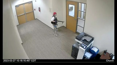 ABD'deki okul saldırısına ilişkin polis kamerası görüntüleri paylaşıldı! Saldırgan defalarca ateş ederek öldürüldü