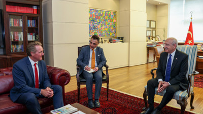 CHP Genel Başkanı Kemal Kılıçdaroğlu'nun seçim arefesinde ABD Büyükelçisi Jeffry Flake ile görüşmesi kafaları karıştırdı: Okyanus ötesinden icazet mi alıyor?