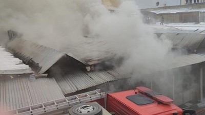 Van'da Büyük Rus Pazarı'nda yangın VİDEO İZLE