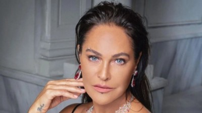 Özel hayatıyla adından sıkça söz ettiren güzel sanatçı Hülya Avşar sevgilisi Cemal Güzelci'den evlilik teklifi mi aldı?