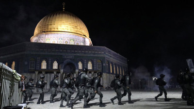 Son dakika! Dışişleri Bakanlığından İsrail güçlerinin Mescid-i Aksa baskınına tepki: Saldırıları derhal durdurun