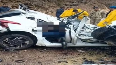 Son dakika! Adana'da heyelan can aldı: Otomobilin üzerine kaya devrildi, 4 öğretmen yaşamını yitirdi