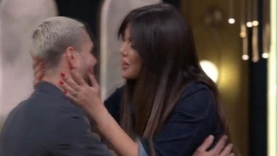 Arjantin'de MasterChef'e konuk olan Icardi'nin Wanda Nara ile yayındaki öpüşme anları olay oldu