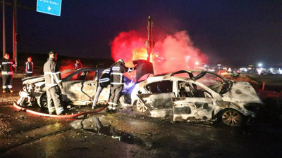 Diyarbakır'da taksi ve otomobil çarpıştı! Ortalık savaş alanına döndü
