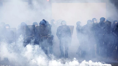 Fransa'da sokaklar karışmıştı! Fransa'da tartışmalı emeklilik reformu onaylandı