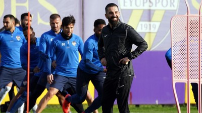 Eyüpspor Teknik Direktörü Arda Turan ilk antrenmanına çıktı
