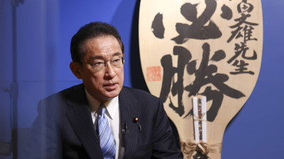 Japonya Başbakanı Fumio'ya bombalı suikast girişimi! Panik anları kamerada