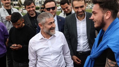 Hazine ve Maliye Bakanı Nureddin Nebati'nin TOGG esprisi herkesi güldürdü: Siri'yi tanıyor musun? Bu da Ayşe, Ayşe ne haber diyorum, iyiyim hoş geldin diyor