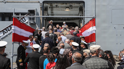 TCG Anadolu gemisi, Sarayburnu Limanı’nda vatandaşla buluştu