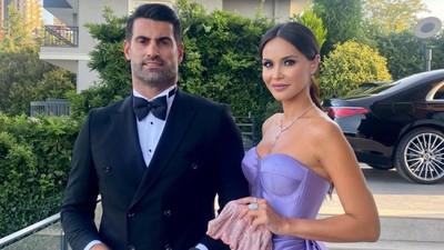 Volkan-Zeynep Demirel çifti sokak fotoğrafçısına poz verdi