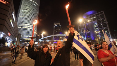 İsrail'de protestolar dinmiyor! Netanyahu’nun erteleme kararına rağmen “yargı reformu” protestolarına devam edildi