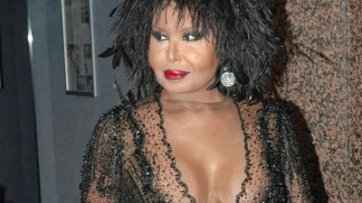 Bülent Ersoy'un son halini görenlerin aklına aynı soru geldi: Estetik mi yaptırdı? Diva, yeni tarzıyla sosyal medyada gündem oldu
