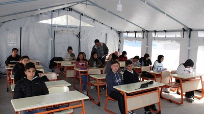 Milli Eğitim Bakanı açıkladı: Deprem bölgesinde sınıfta kalma kaldırıldı