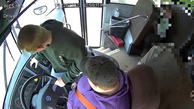 ABD’nin Michigan eyaletinde 13 yaşındaki öğrenci şoförü bayılan otobüsü durdurdu