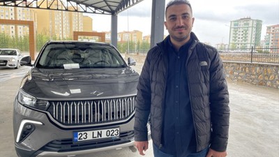 Togg'un ilk akıllı cihaz modeli T10X, Elazığ'daki ilk kullanıcısına teslim edildi