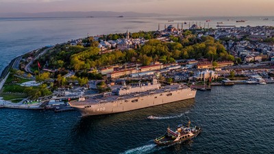 TCG Anadolu dümenini İzmir'e çevirdi
