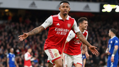 Londra derbisinde Arsenal güldü! Şampiyonluk umutları devam etti