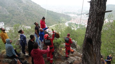 Muğla'nın Fethiye ilçesinde yamaç paraşütçüleri fırtınanın kurbanı oldu: 2 paraşütü arama çalışmaları sürüyor