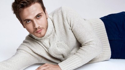 7 yıllık ilişkisini bitiren Aras Bulut İynemli, kör kütük sarhoş oldu! Yere düşen oyuncuyu 5 kişi yerden zor kaldırdı