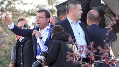 Son dakika! Ekrem İmamoğlu'na taşlı saldırı: Erzurum mitingine katılan uzman çavuş gözaltına alındı: Zafer işareti yapınca sinirlendim