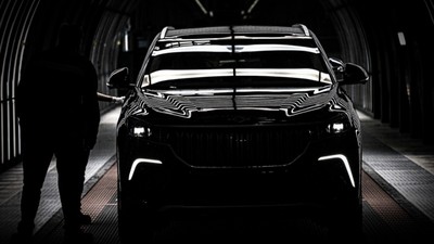Türkiye'nin ilk yerli ve milli elektrikli otomobili TOGG fabrika kapılarını açtı! TOGG CEO'su fiyat açıklamasında bulundu