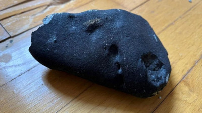 Eve düşen 1 kiloluk taşın, 4,5 milyar yıllık bir göktaşı olduğu tespit edildi