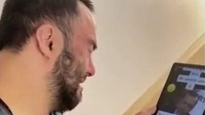 Down sendromlu gencin Cumhurbaşkanı Erdoğan'ın kazanması için gözyaşları içerisinde dua ettiği o anlar...