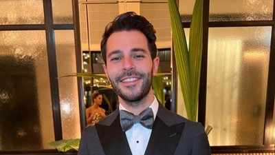 Hande Erçel ile yaşadığı çalkantılı aşk hayatıyla gündemlerden düşmeyen Hakan Sabancı Cumhurbaşkanı adayını ilan etti: Kemal Dede'ye oy vermek nasip oldu