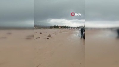 Şiddetli yağmur yağışın etkisi bugün de sürüyor! Ankara - Samsun yolu selden dolayı trafiğe kapandı