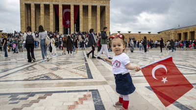 19 Mayıs coşkuyla kutlanıyor! Gençler Ata'nın huzurunda