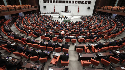 28. Dönemde Türkiye Büyük Millet Meclisi'nde 600 sandalyeden yaklaşık 38'i sağlıkçı vekillerin