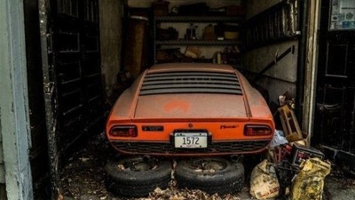 Müzayedede satın aldığı evin garajından Lamborghini marka araba çıktı!