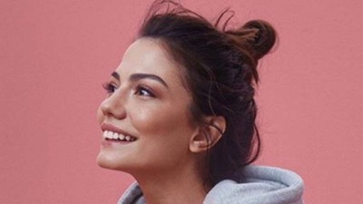 Ayşe Dinçer katıldığı canlı yayında, geçtiğimiz günlerde Oğuzhan Koç ile boşanan Demet Özdemir'in kazancını açıkladı