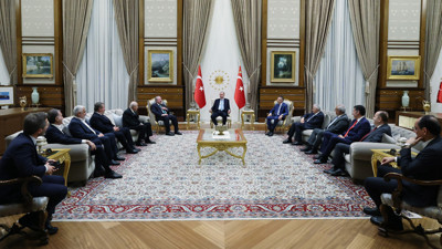 Cumhurbaşkanı Erdoğan balkon konuşması öncesi Cumhur İttifakı liderlerini Külliye'de kabul etti