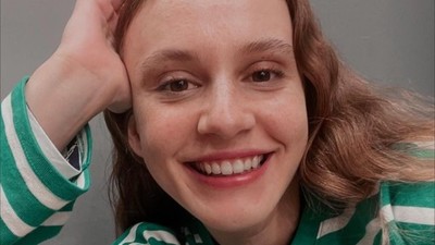 Ünlü oyuncu Ahsen Eroğlu 'ülkeyi terk edeceği' açıklamasının ardından gelen tepkiler sonrası çark etti: Sakin olun tamamen gitmiyorum