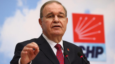 CHP Sözcüsü Faik Öztrak değerlendirmeler sonucunda partideki kongre sürecinin bugün itibarıyla başlatılmasına karar verildiğini açıkladı