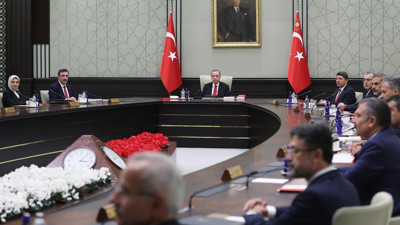 Cumhurbaşkanı Erdoğan'dan Kurban Bayramı öncesi peş peşe müjdeler! Emekli maaşı, bayram ikramiyesi, asgari ücret...