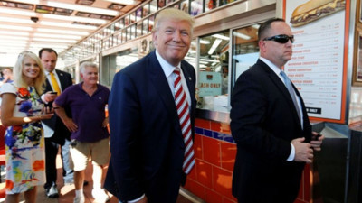 Restorandaki herkese yemek ısmarlayacağını söyleyen Trump sözünü tutmadı