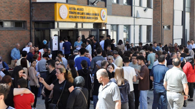 Milyonlarca öğrenci YKS'nin ilk oturumu olan TYT'de ter döktü