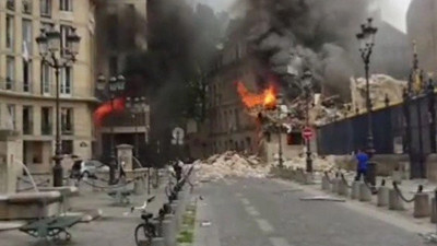 Fransa'nın başkenti Paris'te gaz patlaması: Bina kısmen çöktü çok sayıda yaralı var