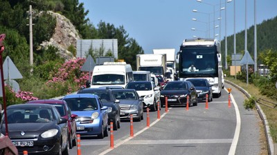 Muğla'ya tatilci akını: Kilometrelerce araç kuyruğu oluştu