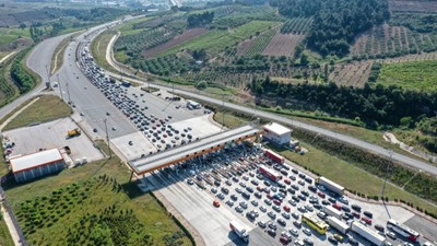 Tatilciler, Osmangazi Köprüsü ve İstanbul-İzmir Otoyolu'nda yoğunluğa neden oldu